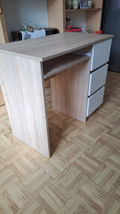 Biurko drewno plus białe szuflady