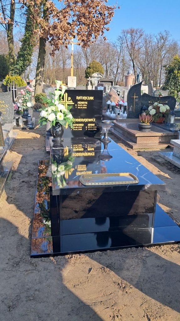 Tani ekskluzywny nagrobek kompozytowy.