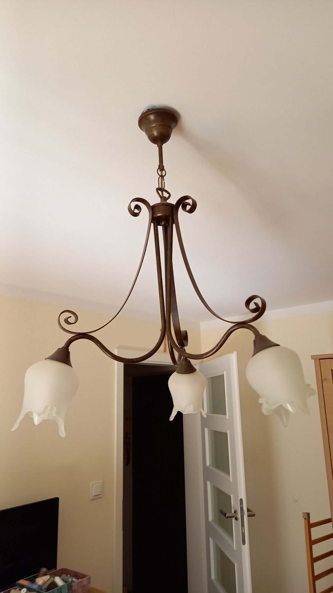 Żyrandol metalowy