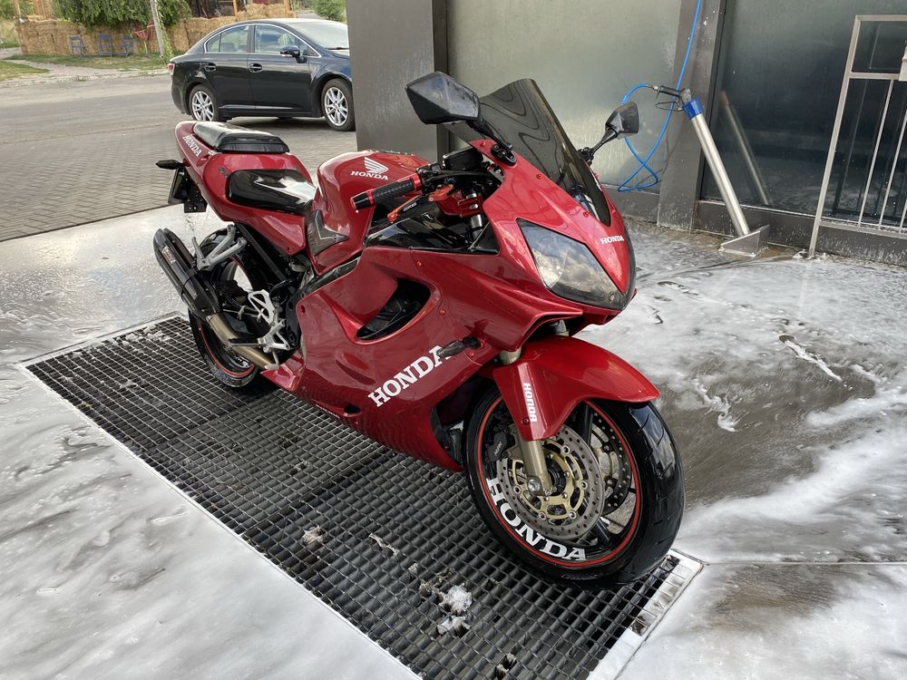 Срочно! Honda cbr600 f4i