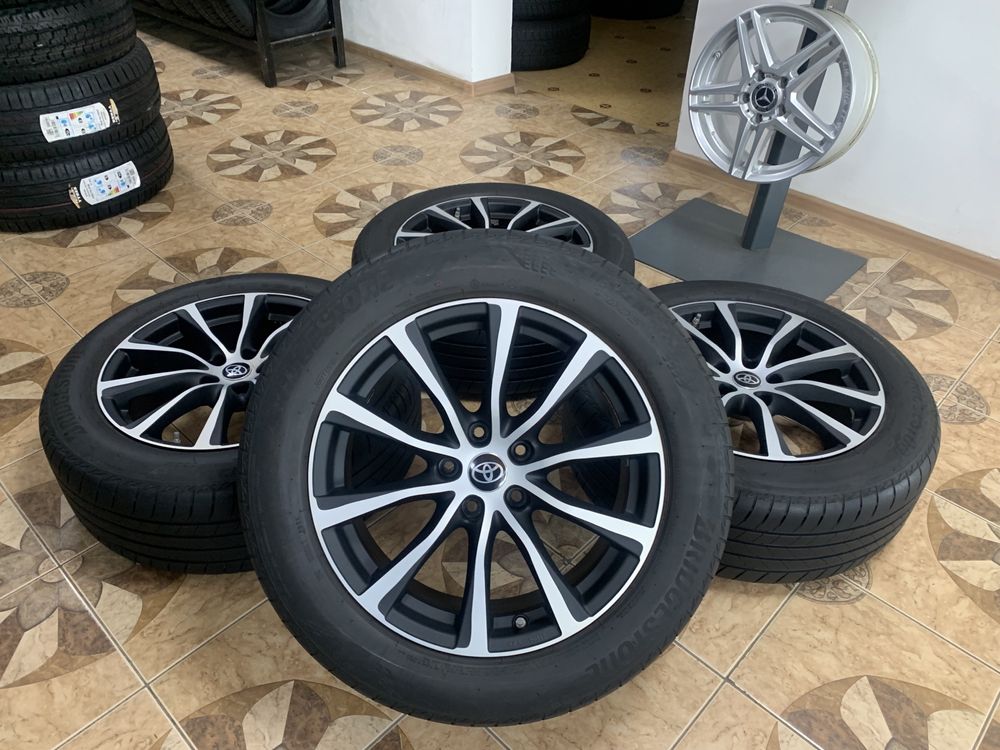 Комплект литих дисків R18 5/114.3 ET45 з шинами 235/55/18 Bridgestone