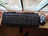 Teclado e rato da marca Fênix.