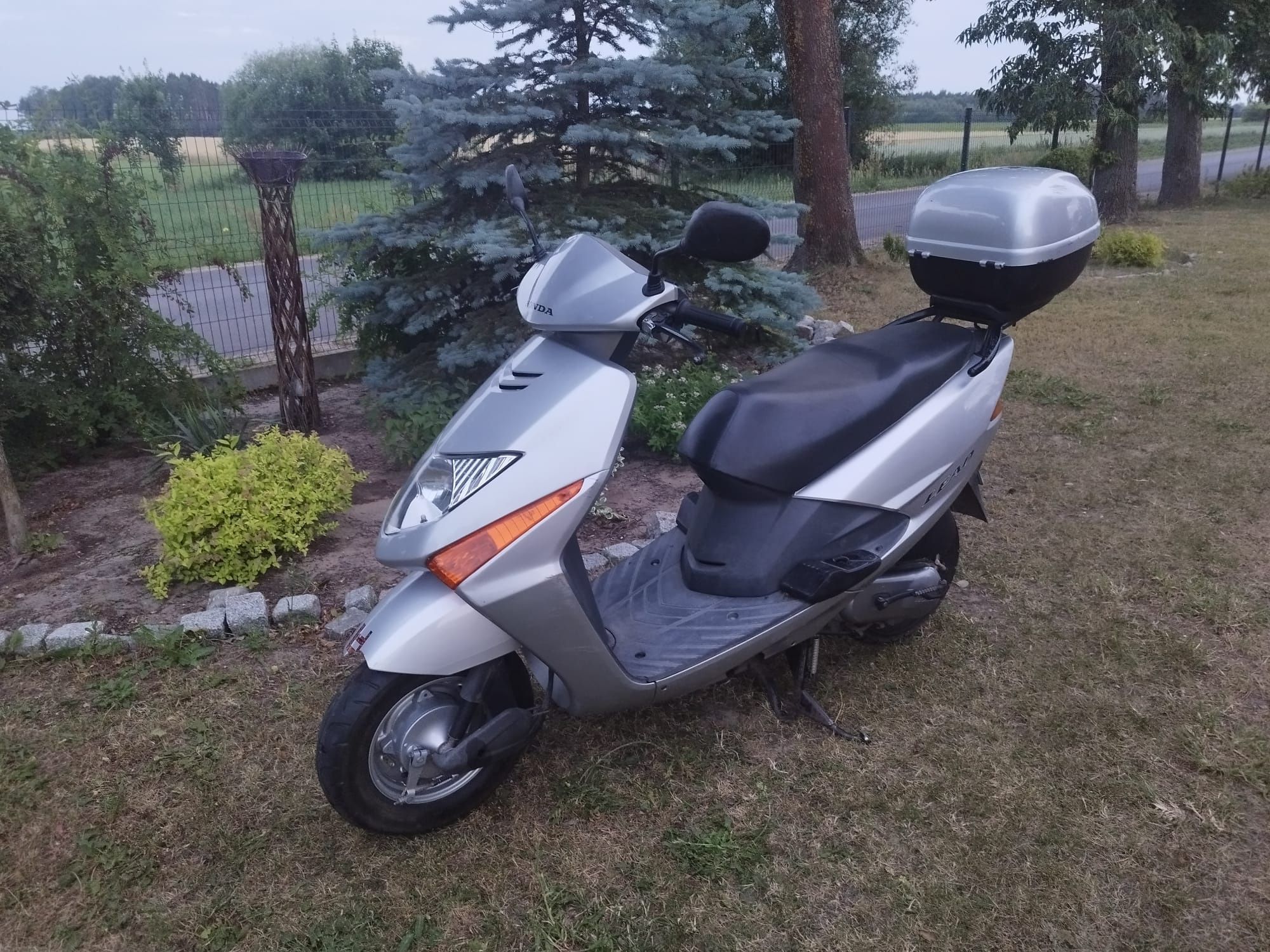Sprzedam skuter Honda Lead poj.100 rocznik 2005  Honda SCV