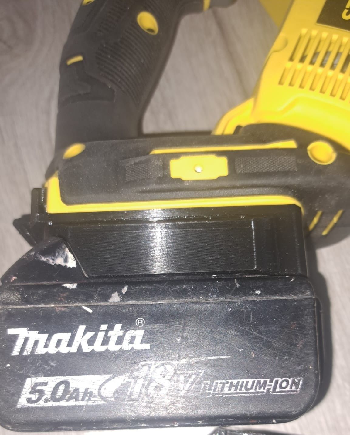 Adapter Stanley Fatmax V20 na baterie Makita LXT