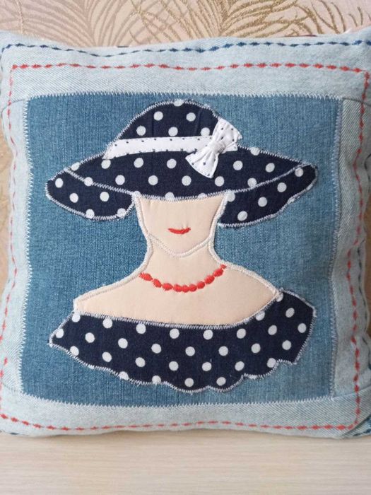 Наволочка на подушку з аплікацією у стілі петчворк