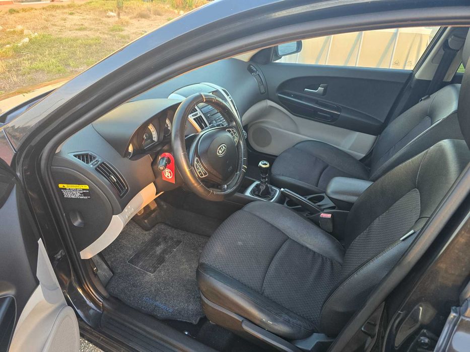Kia Ceed 1.4 110cv em perfeitas condições com possibilidade garantia
