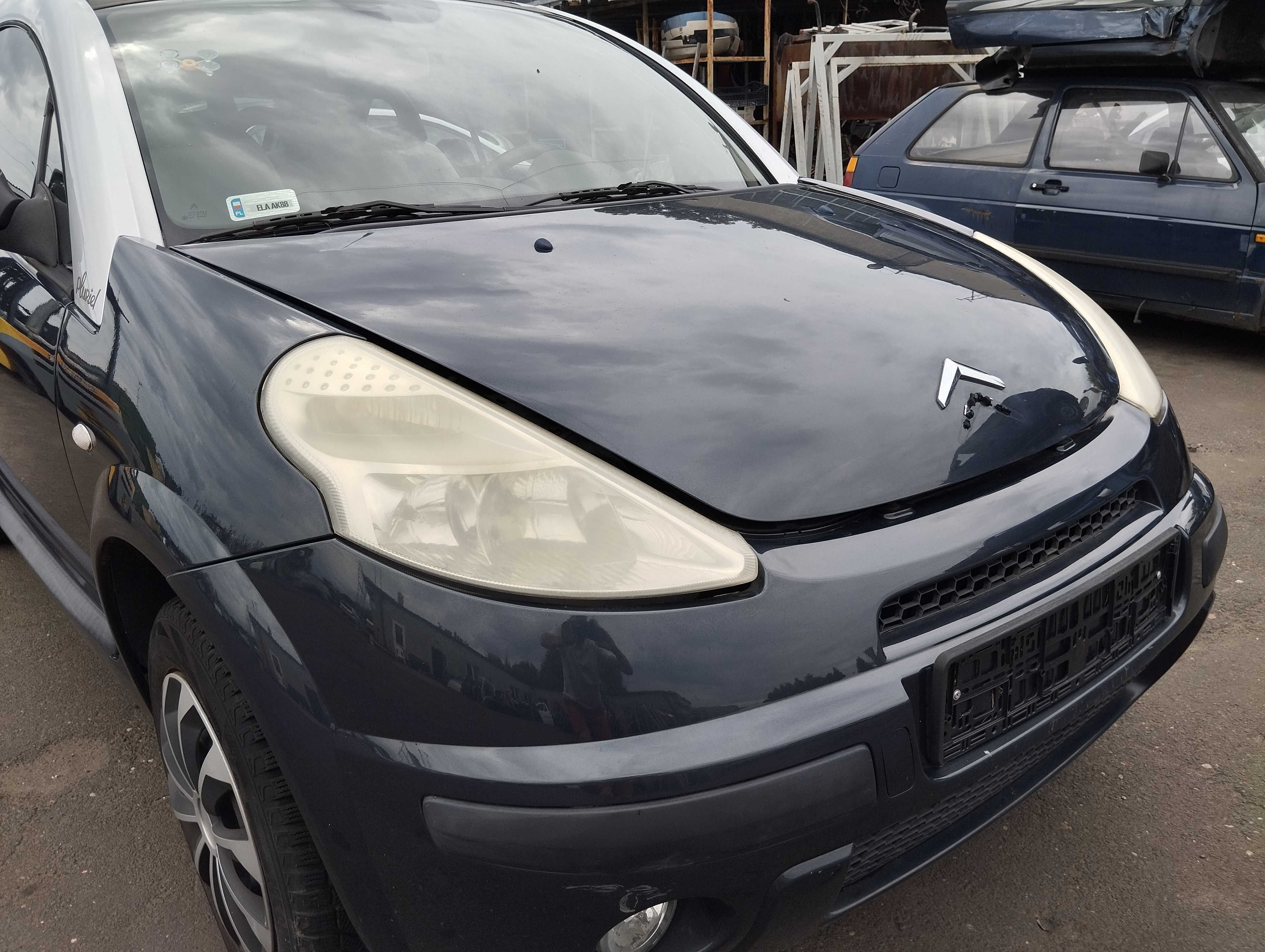 Citroen C3 Pluriel 1.4i 2004r.Lampa przednia prawa.