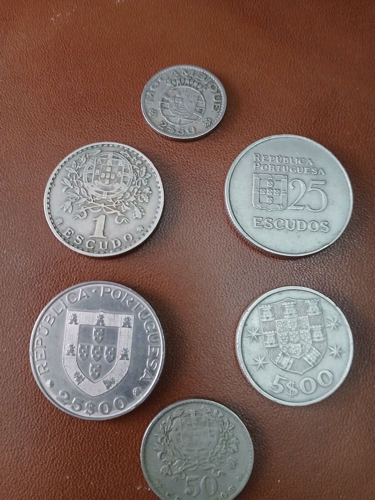 Moedas antigas aos colecionadores