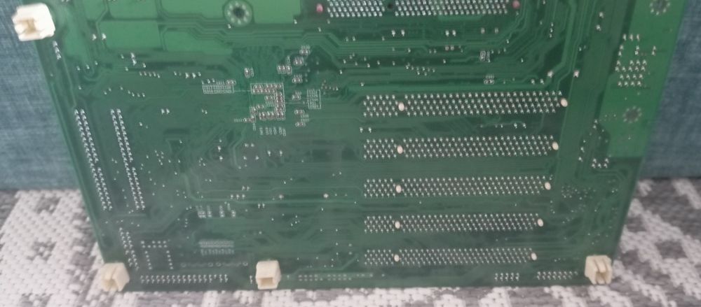 Материнська плата: EP - 8RDA3I
Модель:
ep-8rda3i rev:2.1
Производитель