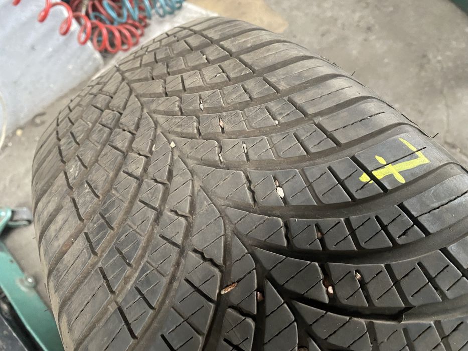 Opona wielosezonowa Goodyear Vector 4Seasons 235/55 R19 1szt. 2025r.