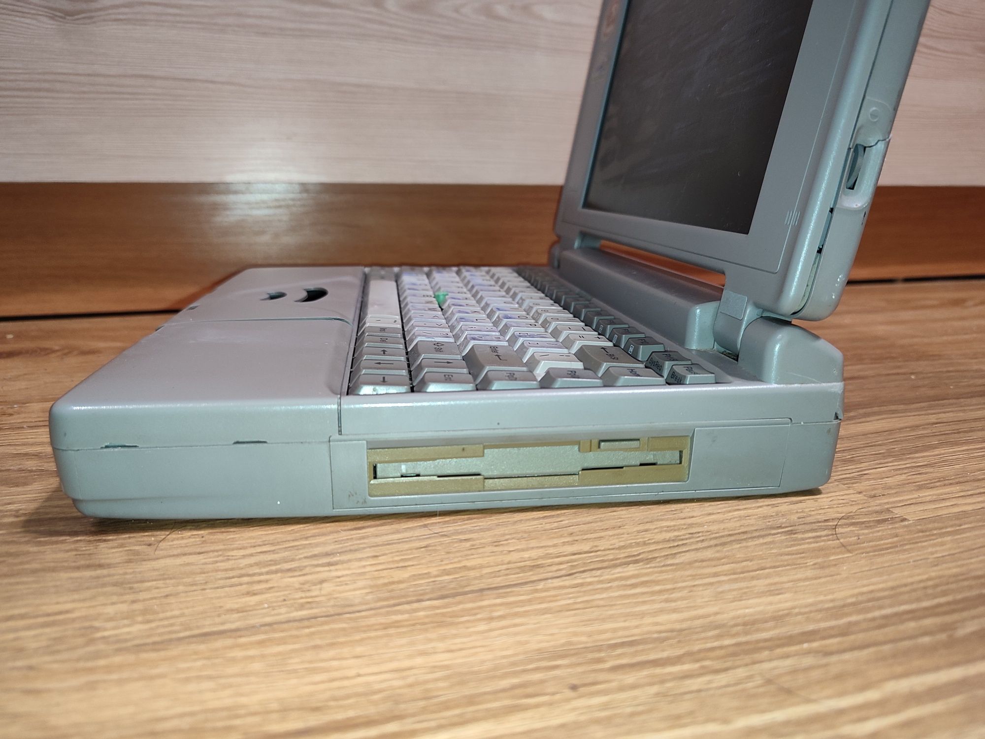 Розбірка Ретро ноутбука Toshiba Satellite T2130CS