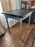 Mesa robusta e versátil 70x70 (70x140 alargada)