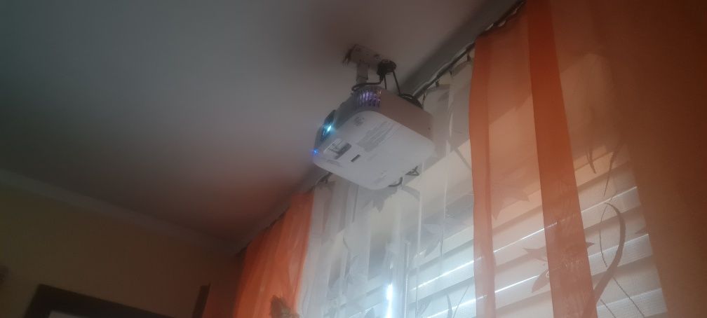 Projektor  epson tw 6250 4k android plus ekran zwijany