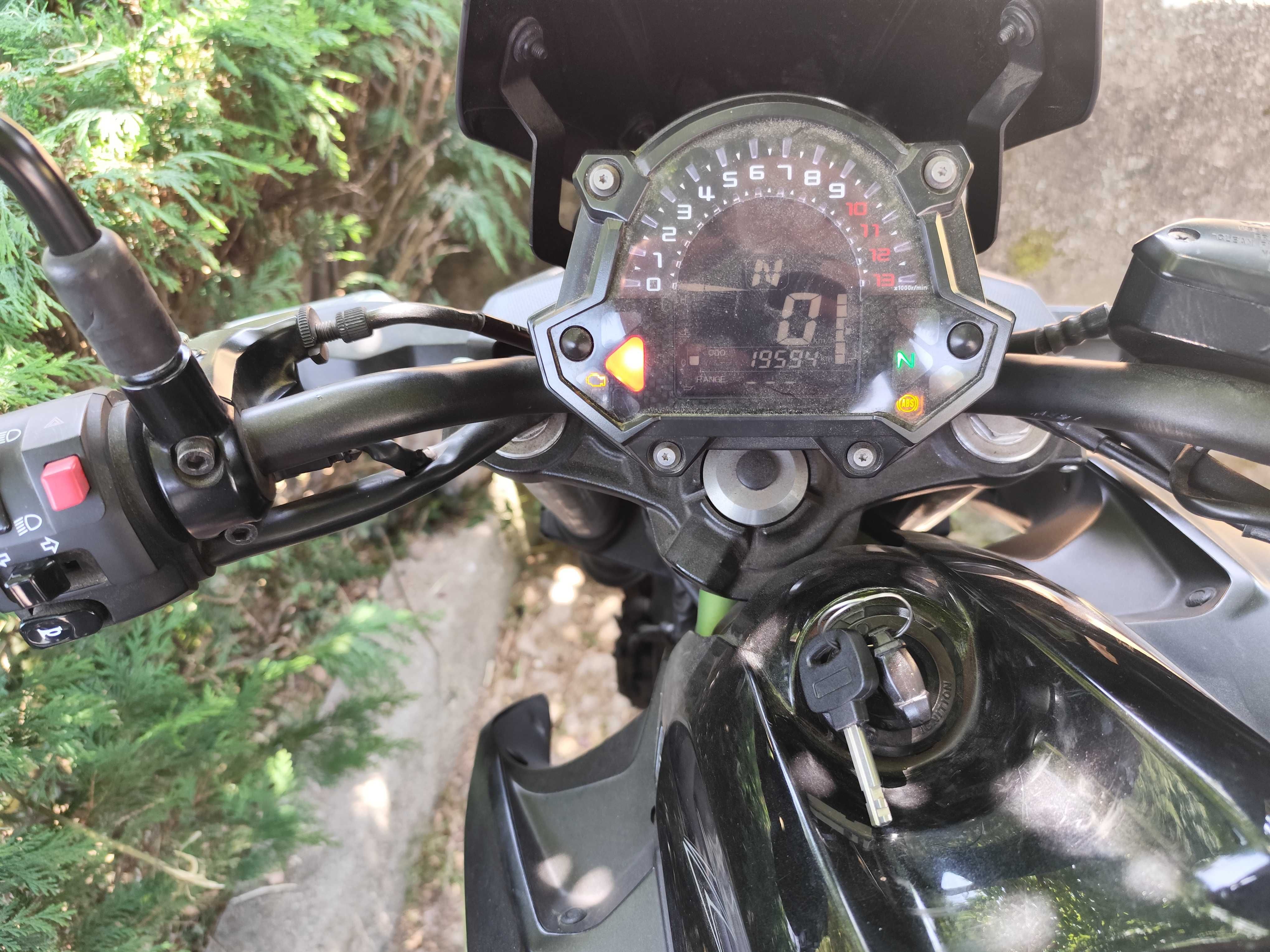 Kawasaki Z650 em excelente estado