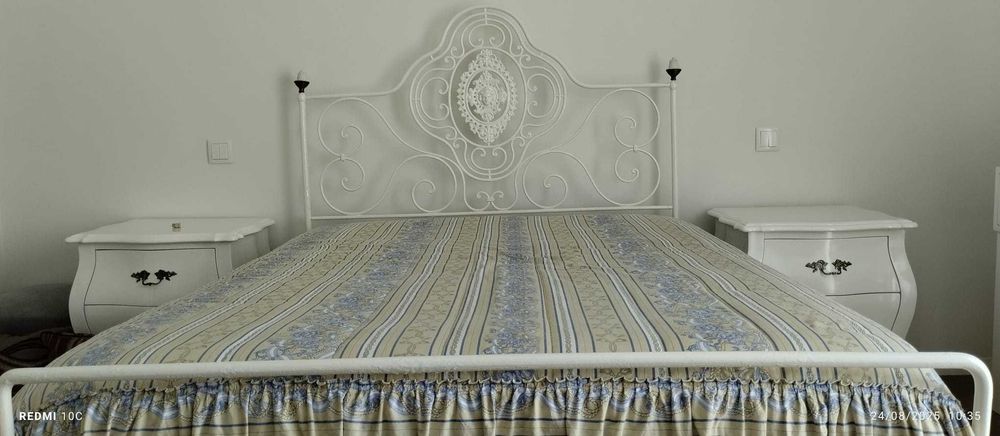 Cama de ferro antiga