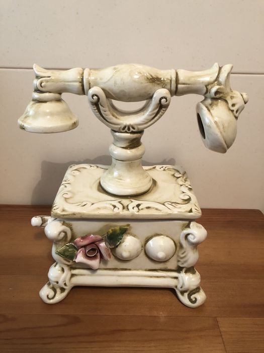 Porcelana  Italiana Decorativa ano 77