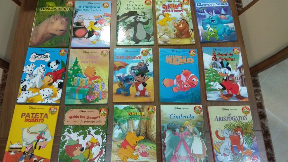 60 livros da coleção Disney