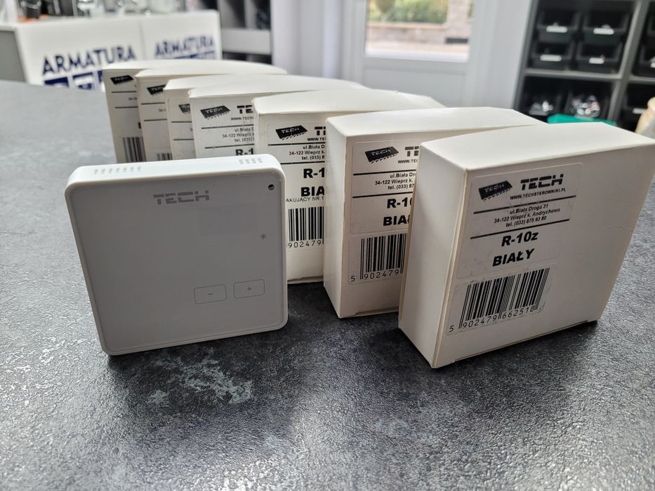 Regulator pokojowy dwustanowy  tech R-10z