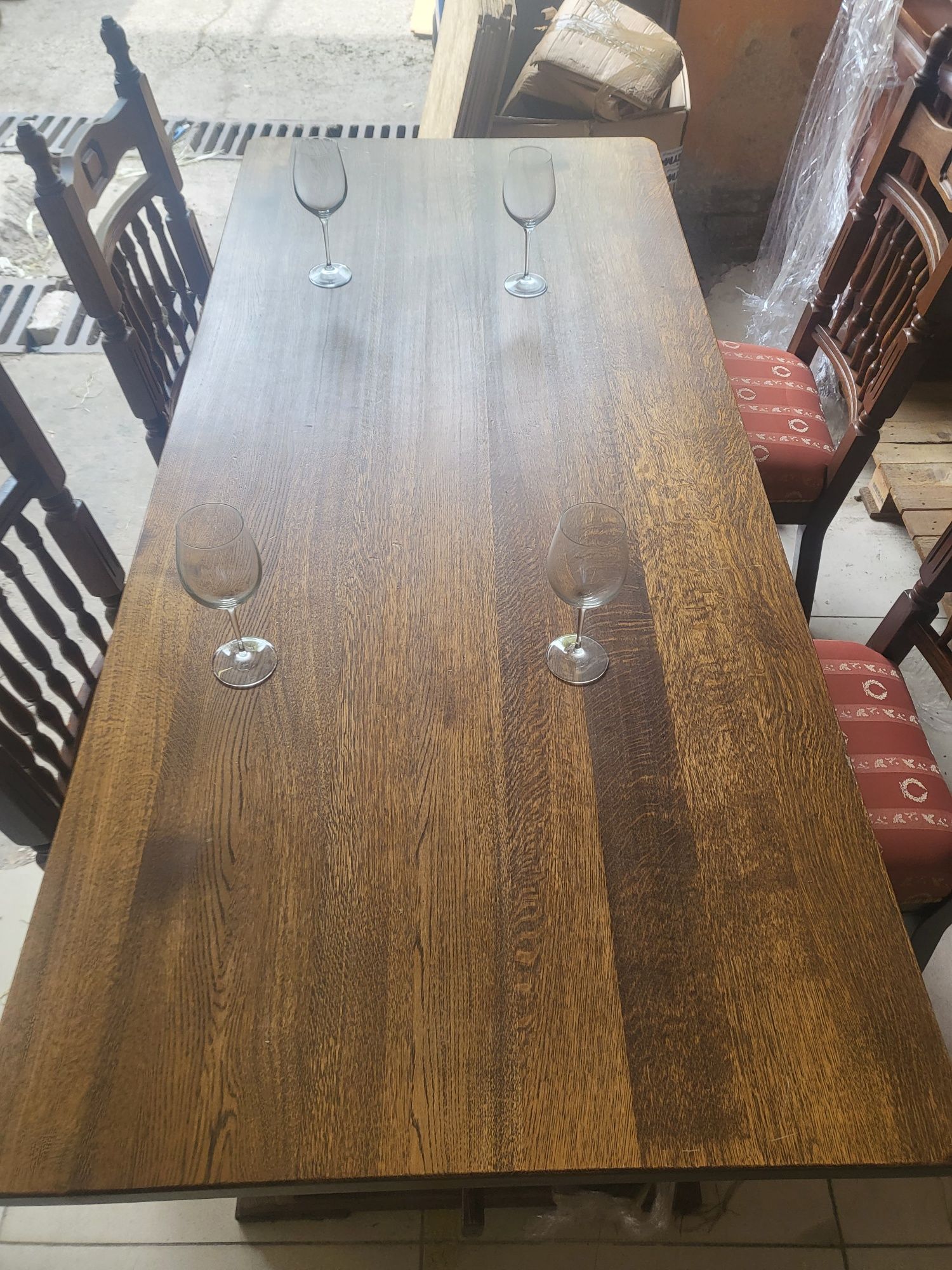 Duzy stół drewniany