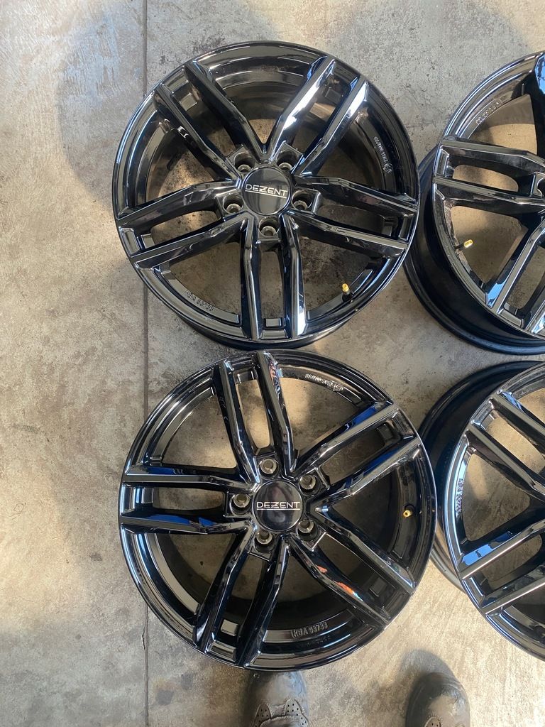 Felgi aluminiowe Dezent 5x112 7,5Jx17 ET 36