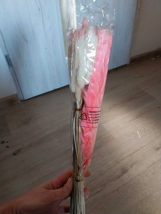 Suszone kwiaty w czterech kolorach