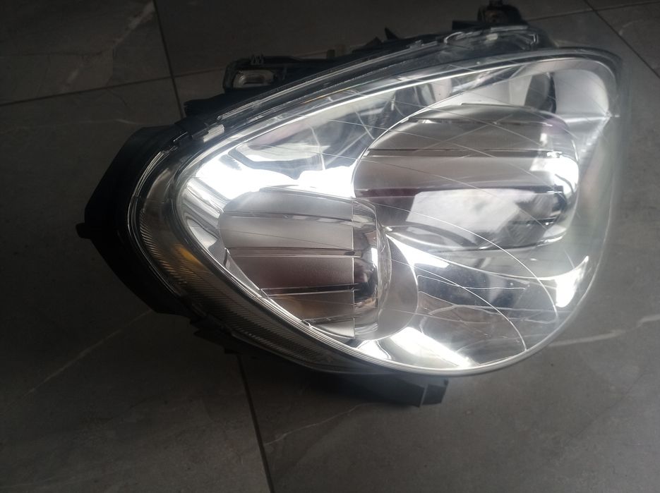 Lampa prawa mercedes w169  b klasa