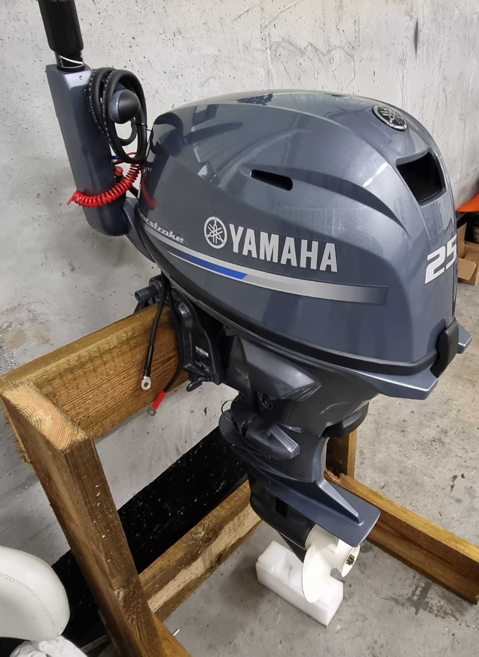 Silnik zaburtowy 25hp  YAMAHA F25GWHS  16 mth - prywatnie