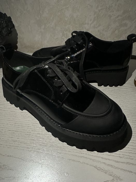 Продам дуже класні лофери від vitto rossi,не разу не взуті