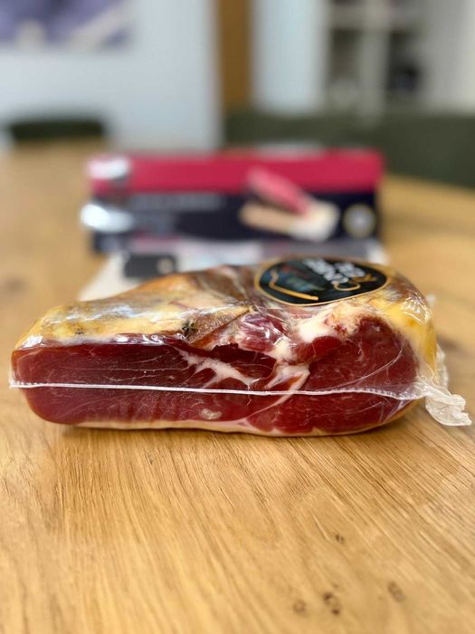 Міні хамон Серрано у подарунковій упаковці с/в Cumbre Real