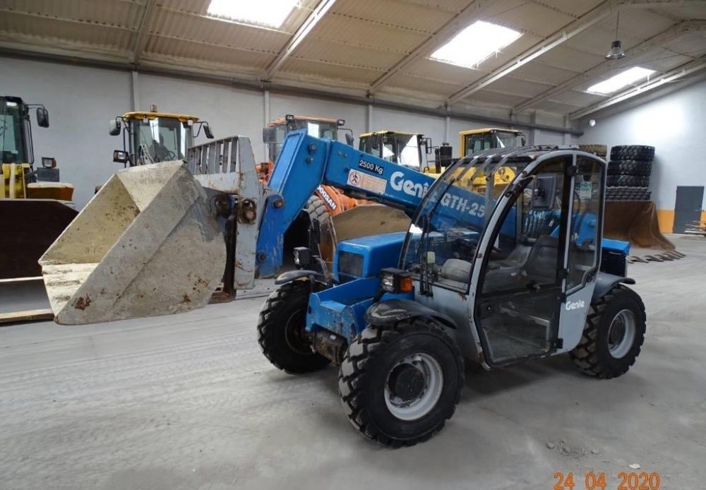 GENIE 2506 TEREX 2506 ładowarka teleskopowa szyba drzwi góra nr 568