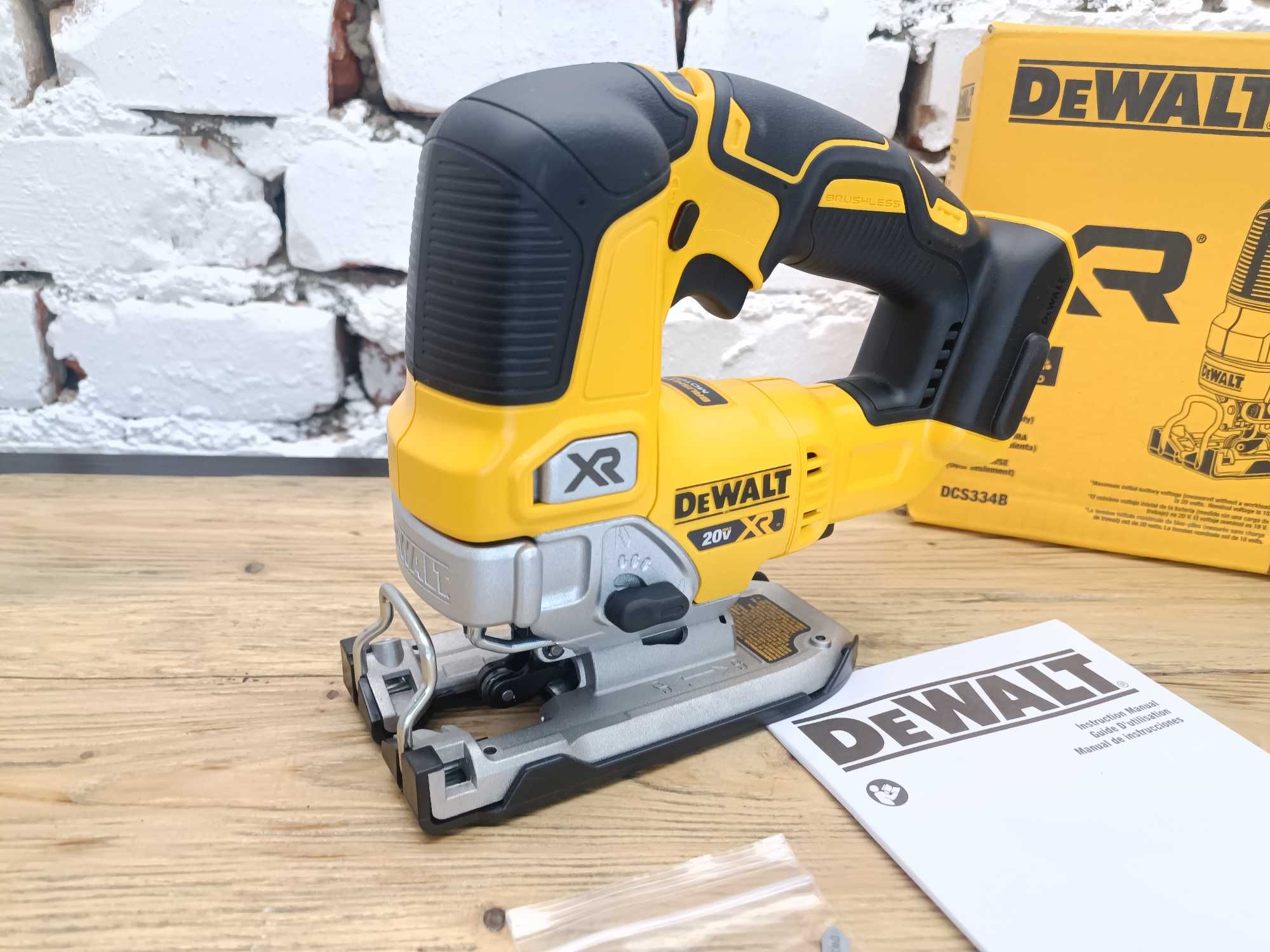 Акумуляторний лобзік  DeWalt DCS334 20V Max MADE IN MEXICO