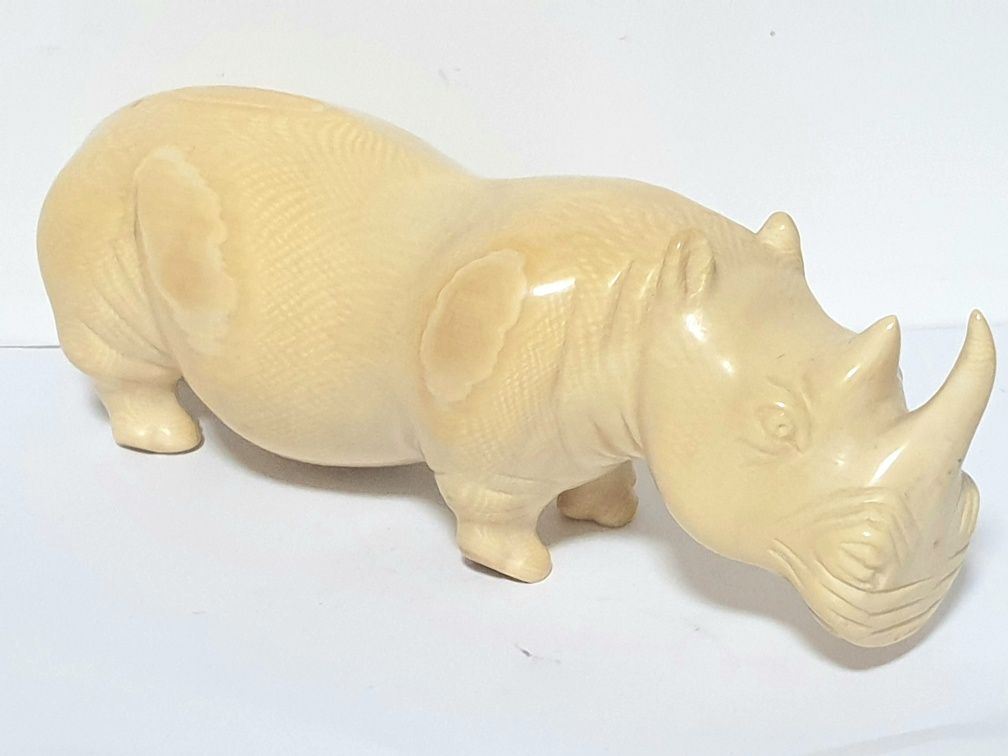 Magnífica preciosa antiga escultura asiática de um rinoceronte