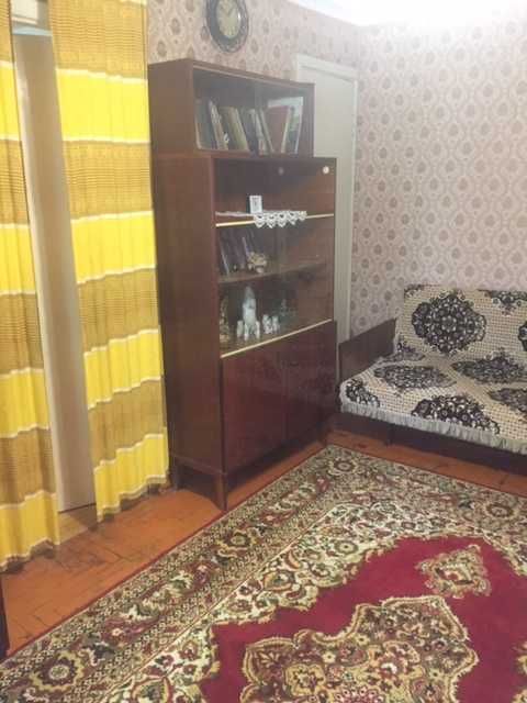 Продаю власну 2-х кімнатну квартиру по вулиці Нижньодніпровській