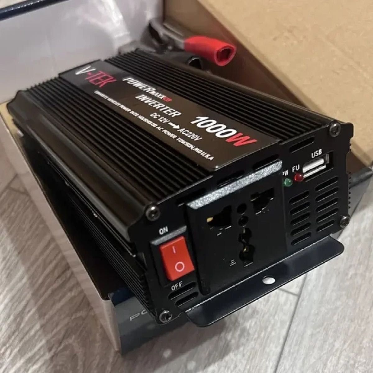 Інвентор автомобільний V-TEK 1000W 12/220В USB перетворювач напруги