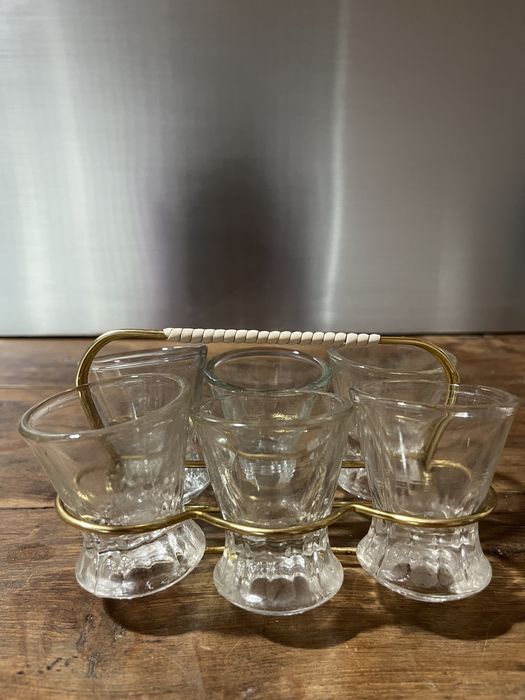 Fantásticos e originais copos de taberna anos 70/80 com suporte