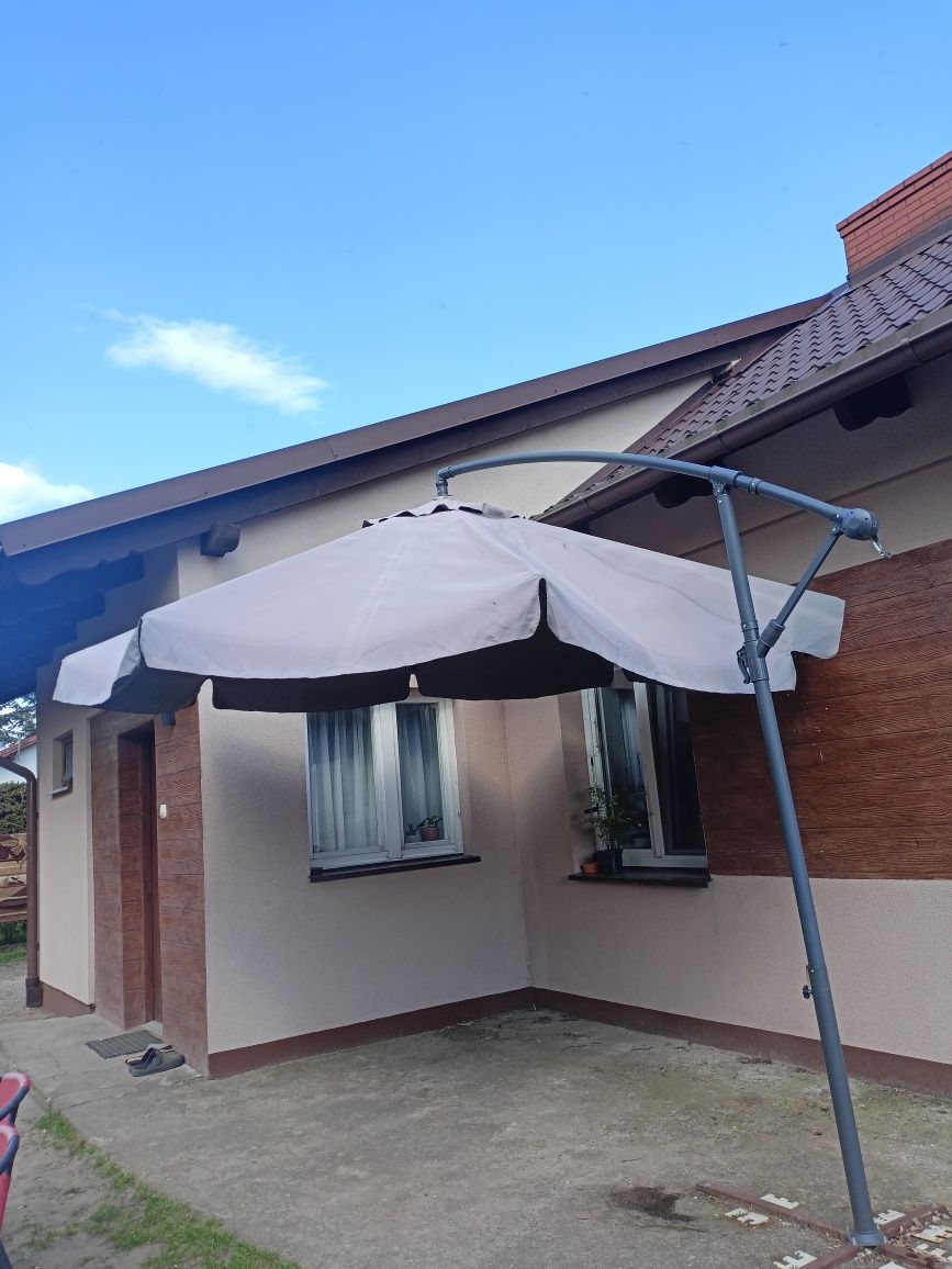 duży parasol ogrodowy 3,5m