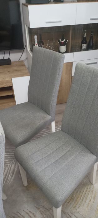 Krzesła tapicerowane.Cena za 4 sztuki.