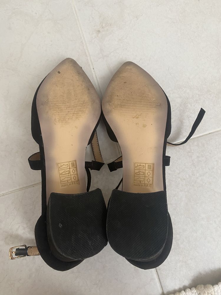 Sapato preto salto baixo - como novo