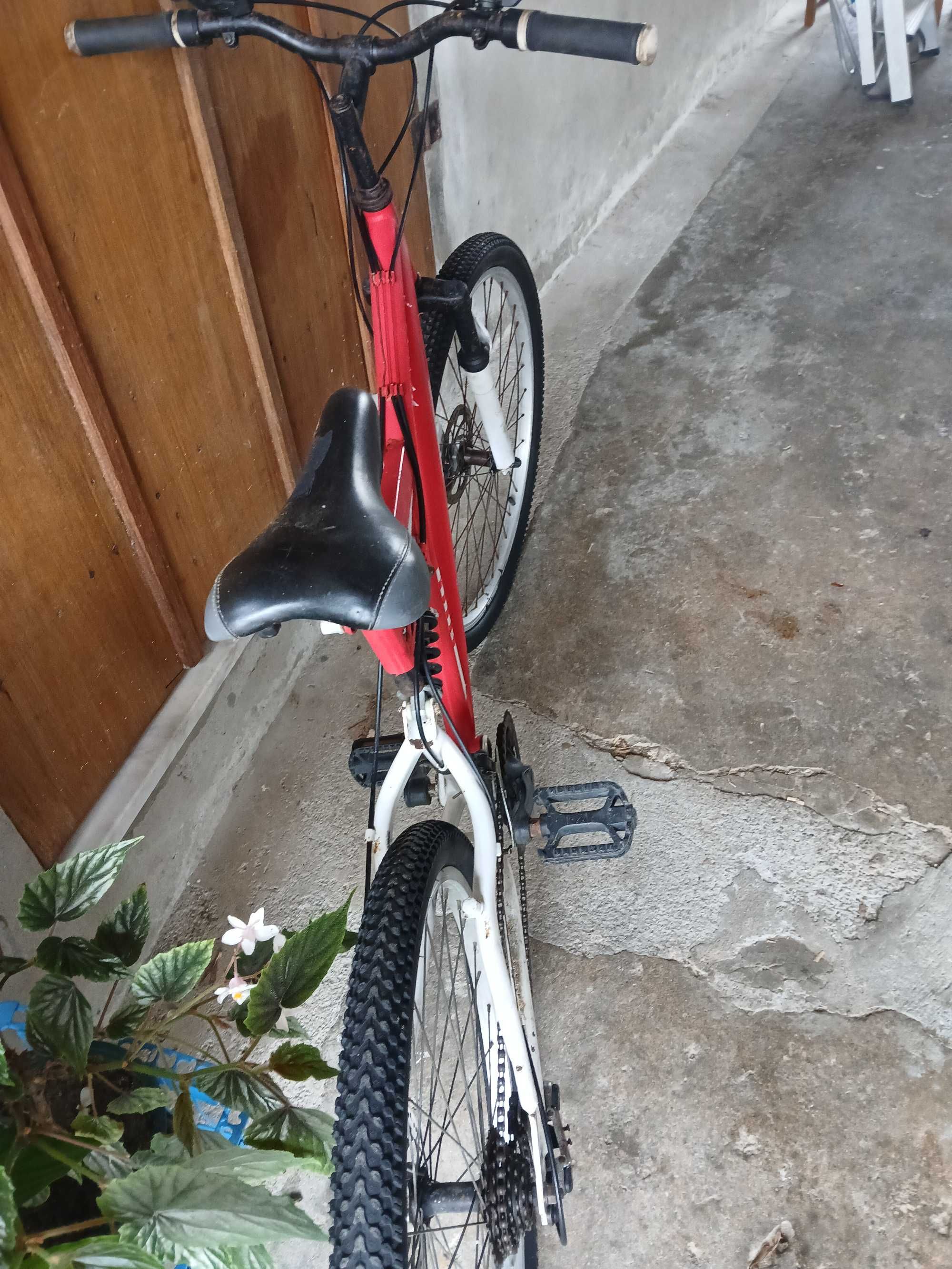 Bicicleta em estado satisfatório