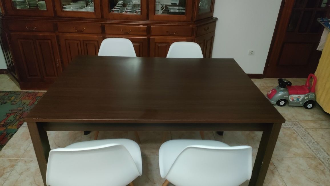 Mesa de sala com 4 cadeiras