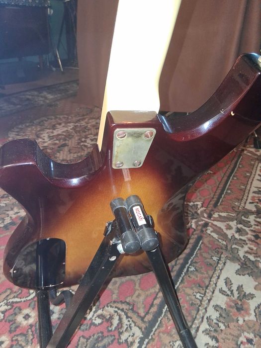 Gitara basowa Jolana Jantar