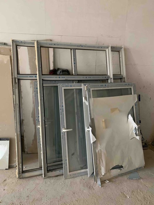 Віконні рами кімнатні та балконі