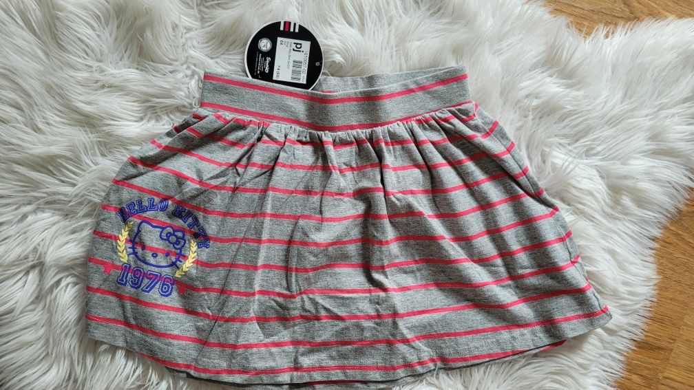 nowy z metką komplet koszulka i spódniczką Hello Kitty na 7-8 lat