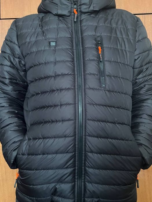 куртка зимову чоловіча з капішоном та  підігрівом