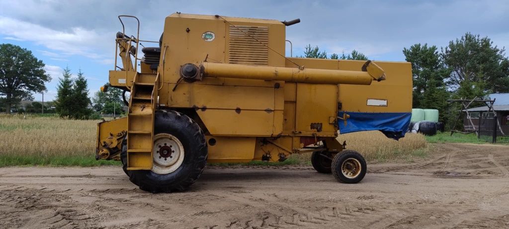 Kombajn Bizon Z056 + heder i wózek