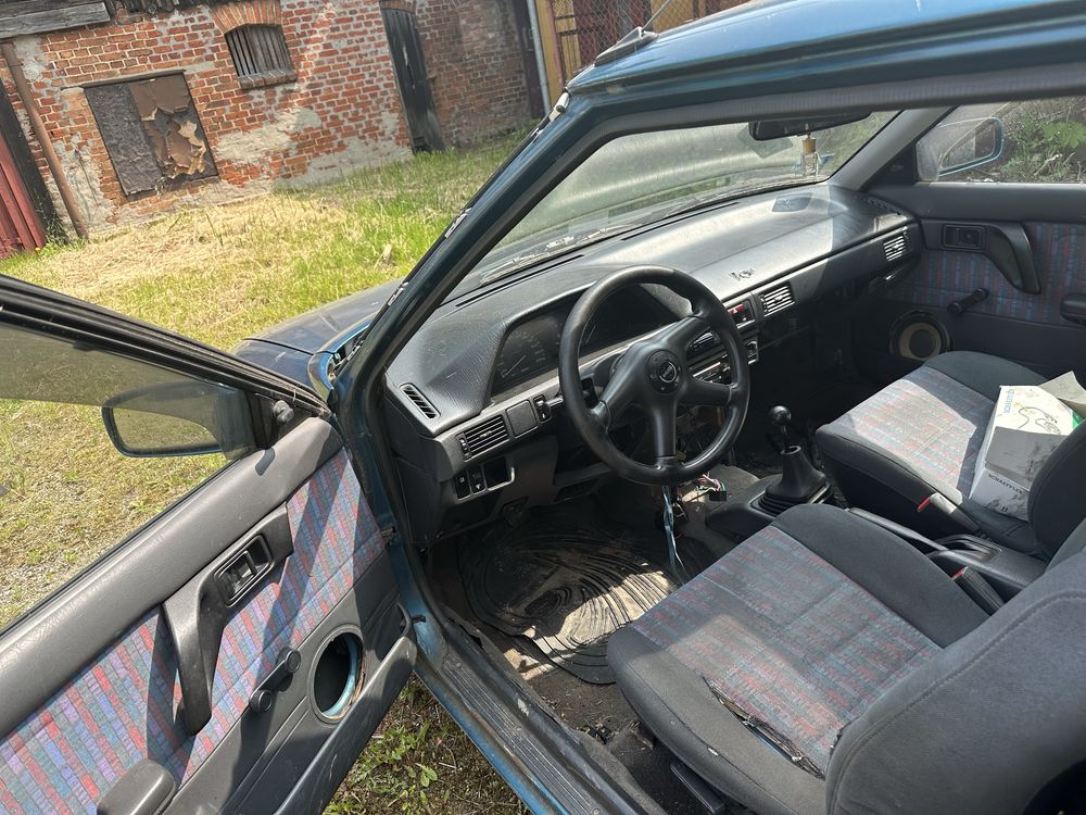 Mazda 323 1.3 na wrak race