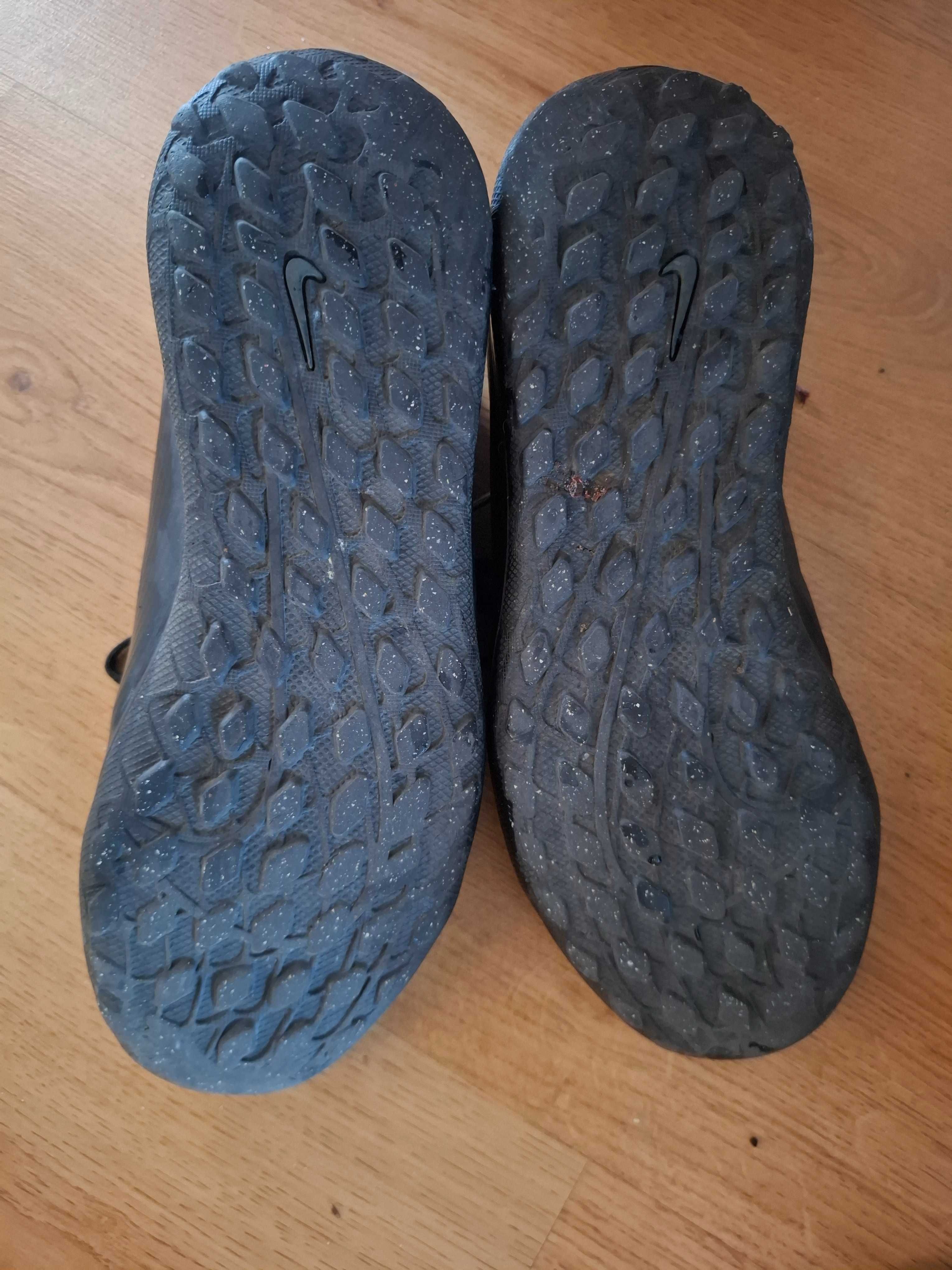 Buty NIKE do piłki nożnej