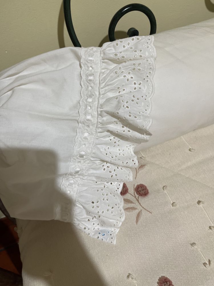 Conjunto de almofadas com bordado Ingles