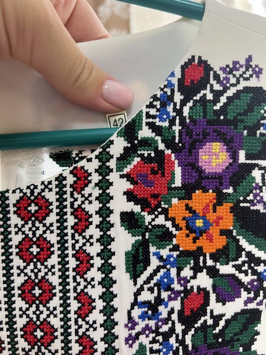 Вишите плаття з фатіном