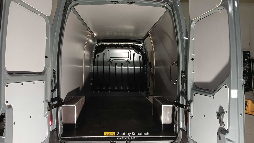Renault Master L3H2-Profesjonalna zabudowa auta PREMIUM